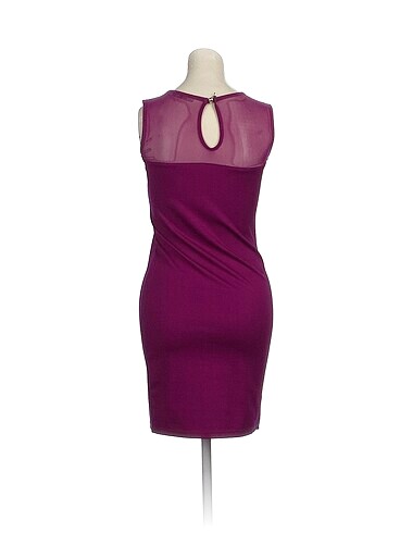 m Beden PreLoved Kısa Elbise %70 İndirimli.