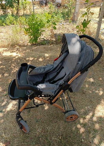 Gri Bebek Arabası Rahat Oturma Alanı