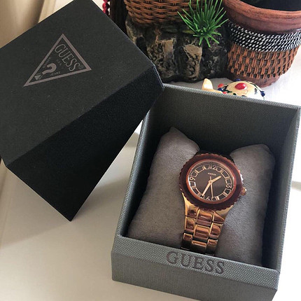 Guess Saat