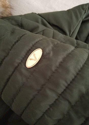 Fabrika kürk detaylı diz üstü mont - Görsel 9