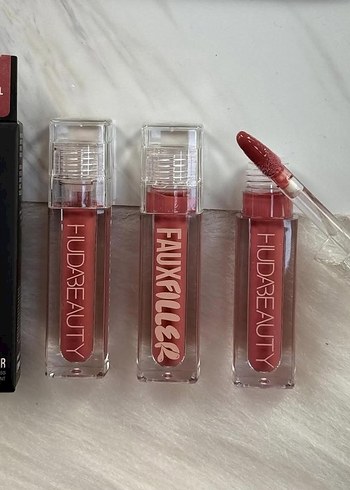 Huda Beauty Huda Beauty gloss ruj