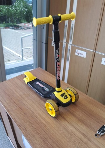 cool wheels ışıklı scooter sarı