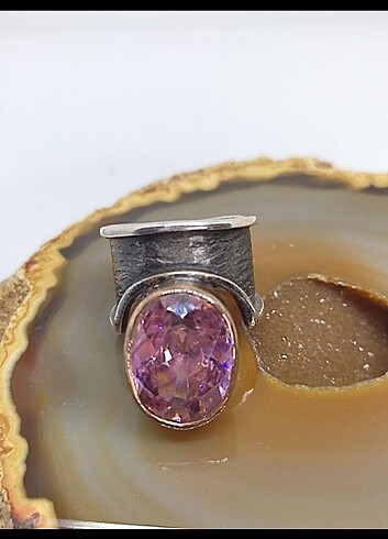 Pembe zirkon taşlı gümüş elişi yüzük