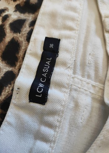 Erkek Beyaz Pamuklu Kemerli Kısa Pantolon - Görsel 3