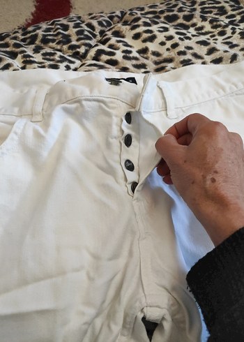 Erkek Beyaz Pamuklu Kemerli Kısa Pantolon - Görsel 6