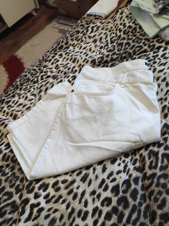 Erkek Beyaz Pamuklu Kemerli Kısa Pantolon - Görsel 5