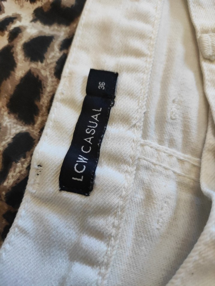 Erkek Beyaz Pamuklu Kemerli Kısa Pantolon - Görsel 3