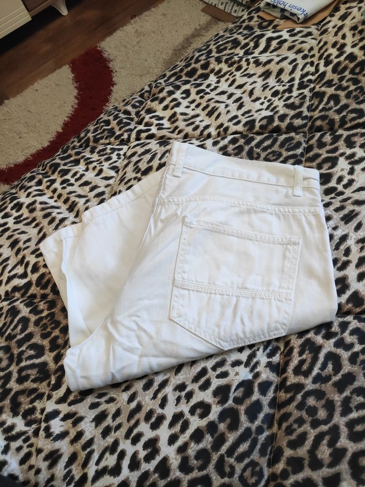 Erkek Beyaz Pamuklu Kemerli Kısa Pantolon - Görsel 4