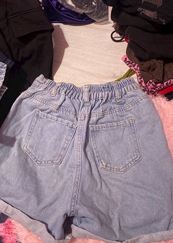 Düğmeli Mavi Bağlama Desenli Mini Kot Şort - Görsel 2