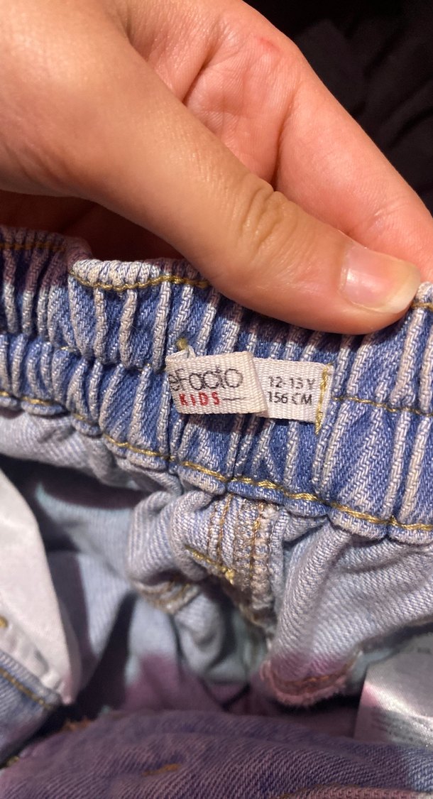 Düğmeli Mavi Bağlama Desenli Mini Kot Şort - Görsel 3