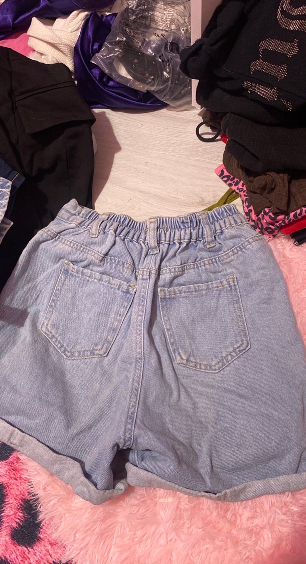 Düğmeli Mavi Bağlama Desenli Mini Kot Şort - Görsel 2