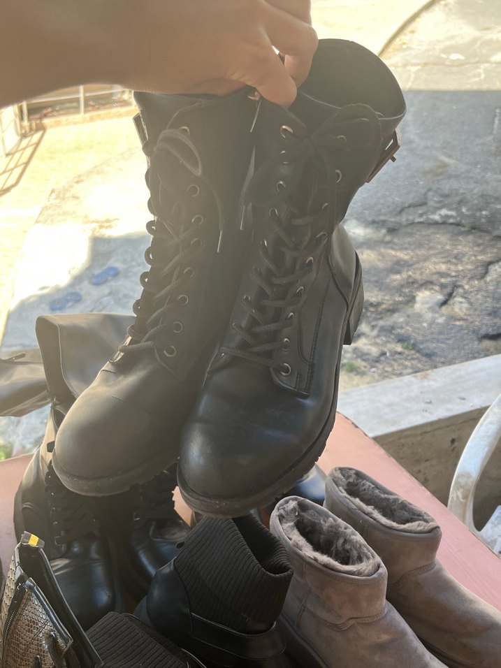 Siyah Deri Tokalı Kadın Bot - Görsel 2