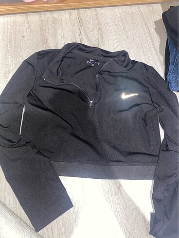 Nike crop
