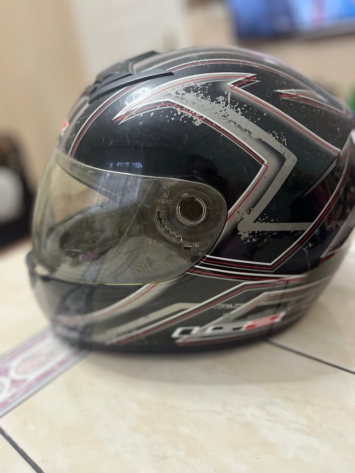 Siyah LS2 Baskılı Motosiklet Kaskı - Görsel 4