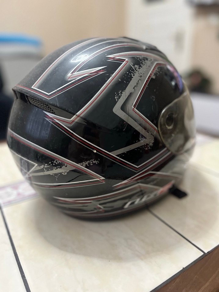 Siyah LS2 Baskılı Motosiklet Kaskı - Görsel 2