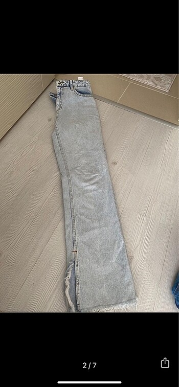 TRENDYOLMİLLA YIRTMAÇLI JEAN