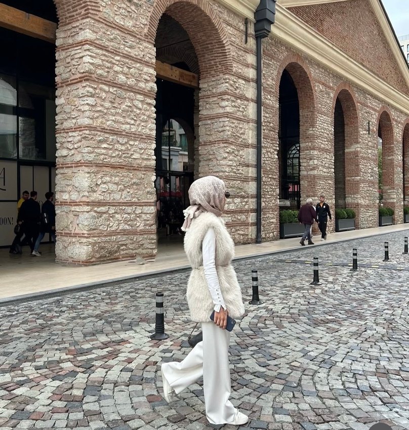 Bej Kürk Detaylı Midi Kadın Yelek - Görsel 3