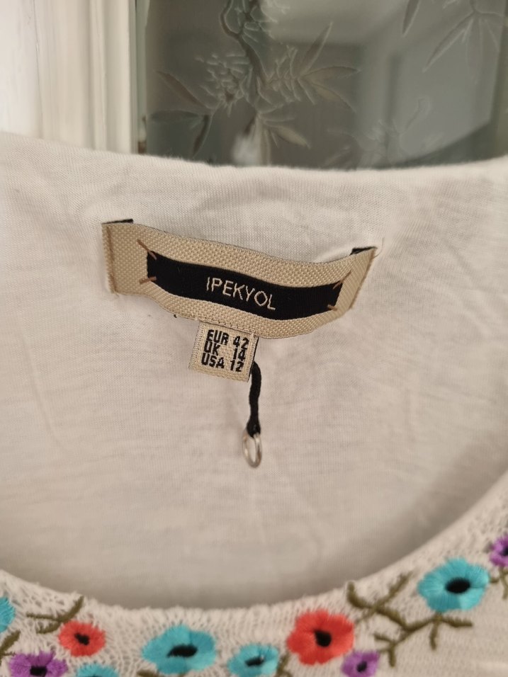 İPEKYOL Nakışlı Boncuk Detaylı Beyaz Midi Elbise - Görsel 4