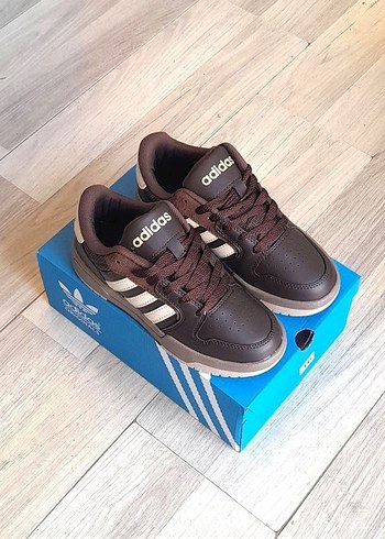 Adidas Kahverengi Bağcıklı Kadın Spor Ayakkabı