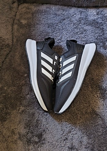 41 Beden Adidas Erkek Spor Ayakkabı