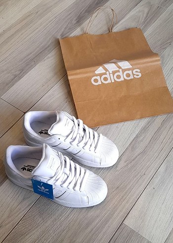 Beyaz Adidas Kadın Spor Ayakkabı