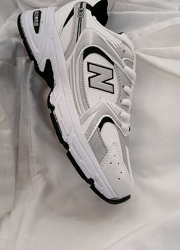 40 Beden beyaz Renk NEW BALANCE 530 YENİ SEZON SIFIR KUTULU ÜRÜN