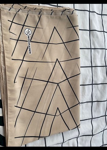 Kamel Renk Pilili Kadın Eşarp - Görsel 2