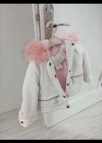 Kız Çocuk Beyaz Kapüşonlu Kürklü Mont - Görsel 2