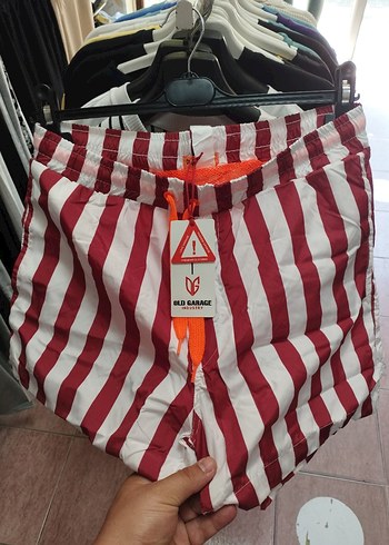 Kırmızı Çizgili Mini Erkek Deniz Şortu