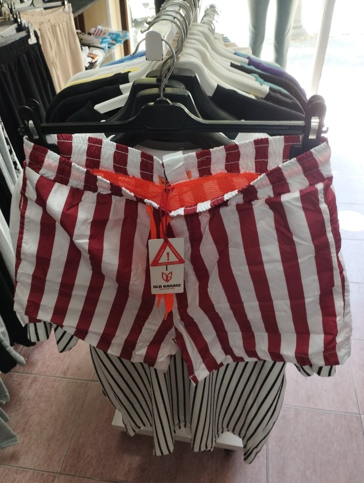 Kırmızı Çizgili Mini Erkek Deniz Şortu - Görsel 2