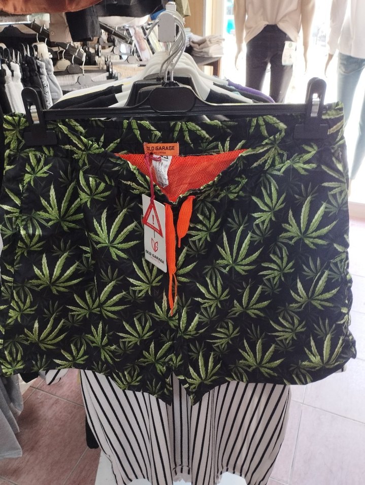 Yeşil Baskılı Mini Rahat Kesim Erkek Şort - Görsel 2