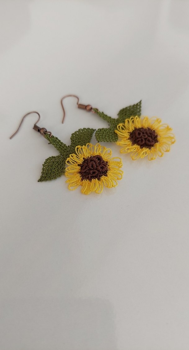 Sarı Çiçek İşlemeli Boncuklu Küpe - Görsel 3