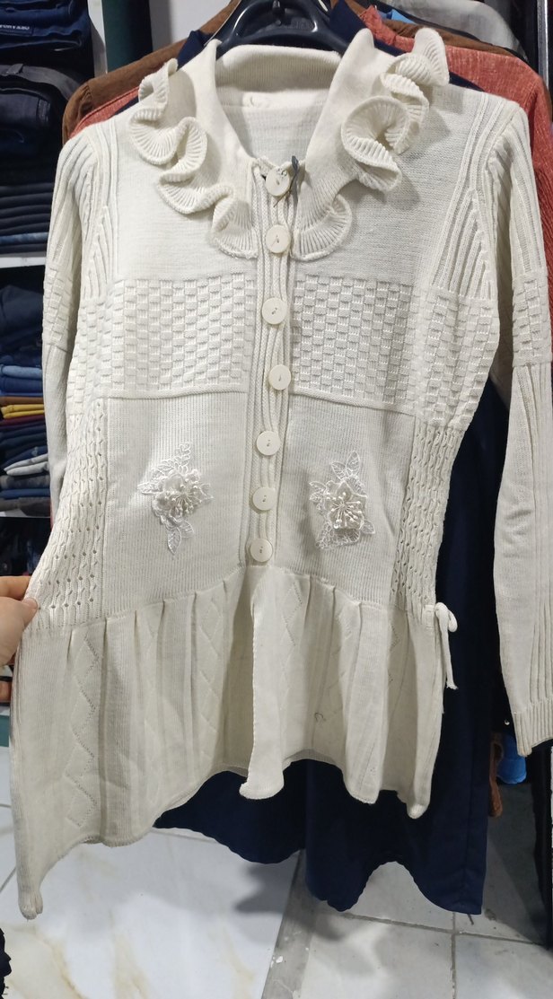 Beyaz Nakışlı Uzun Kollu Triko Hırka - Görsel 3