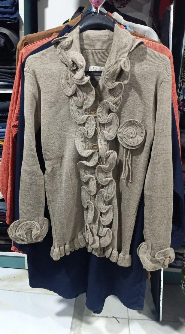 Kahverengi Fırfırlı Triko Hırka - Görsel 3