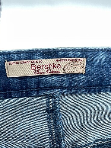 40 Beden lacivert Renk Bershka Jean / Kot %70 İndirimli.