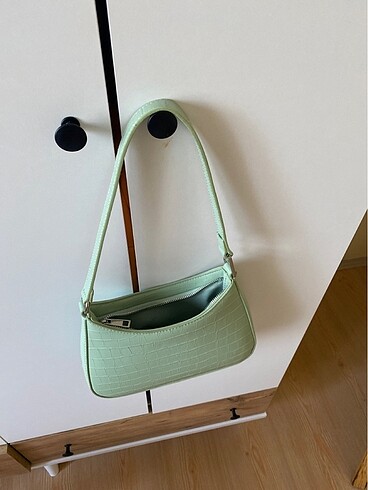  Beden yeşil Renk Bershka yeşil çanta