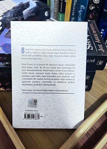 Cam Büyücüsü - Charlie N. Holmberg