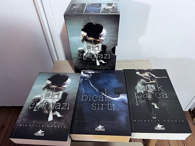 Mara Dyer serisi Pegasus yayınları(ciltsiz) (kutulu)