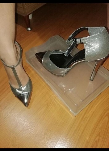 37 Beden Bilekten bağlamalı stiletto 