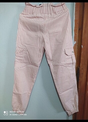 Pembe beyaz çizgi desenli pantolon