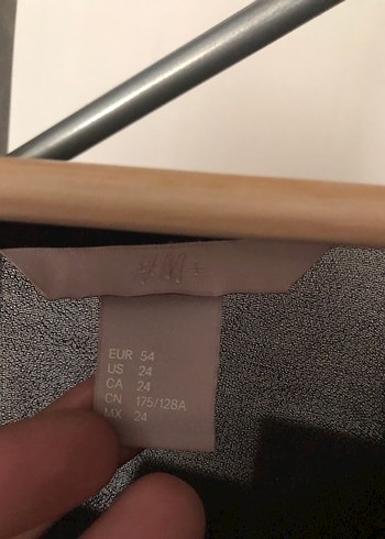 52 Beden H&M 54 beden Siyah Uzun Kollu Dökümlü Gotik Bluz