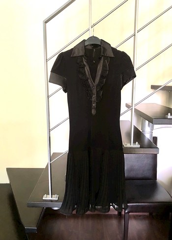 Siyah Pilili Uzun Gotik V Yaka Elbise
