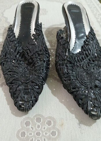 İşlemeli Siyah Bantlı Kadın Terlik