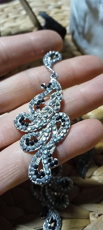  Beden gri Renk Tamamı taş detaylı şık sarkıtlı küpe
