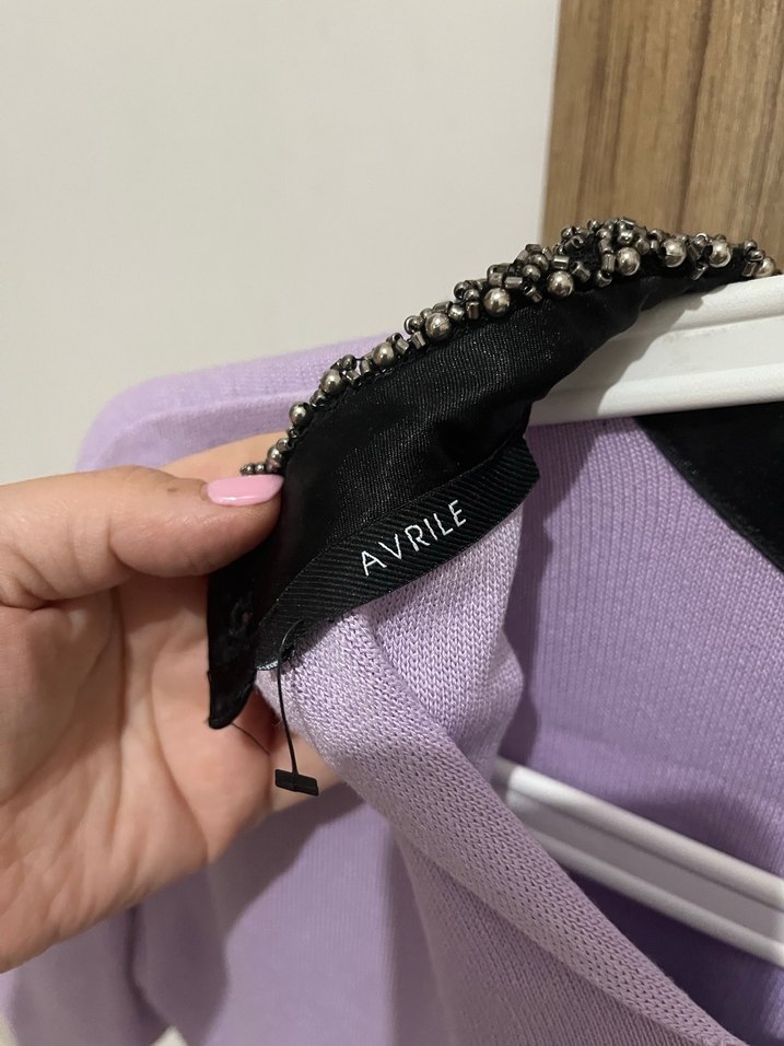 Boncuklu Yaka Detaylı Mor Kısa Kollu Triko - Görsel 3