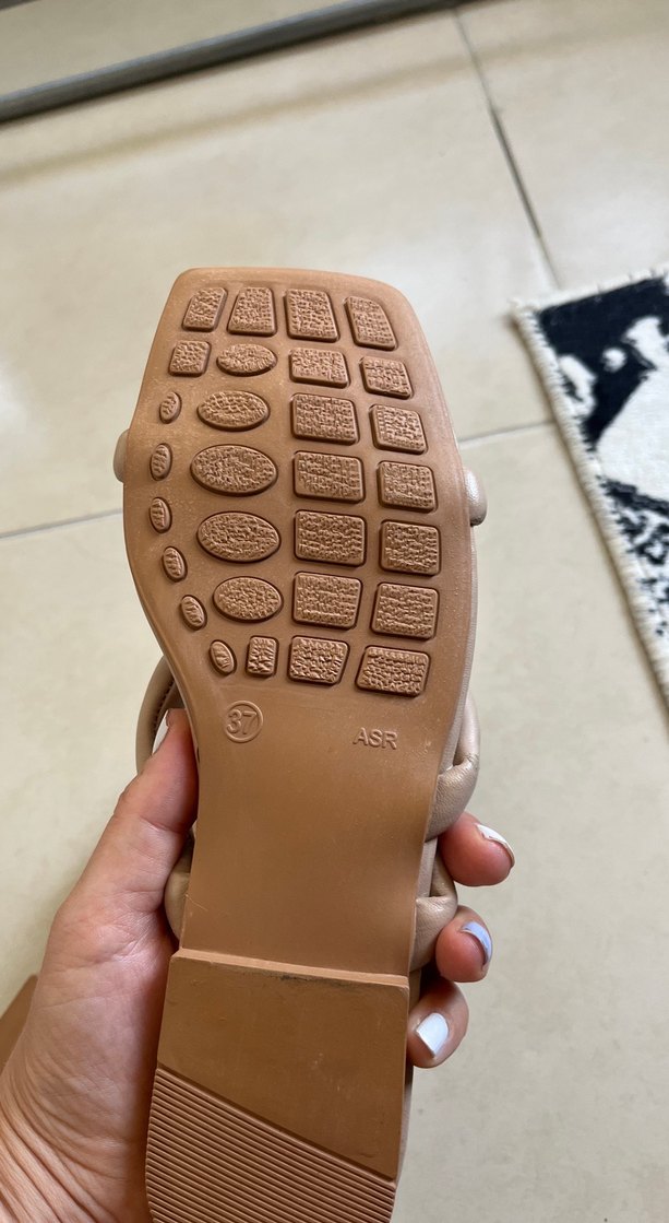 Bej Minimalist Kadın Terlik - Görsel 3