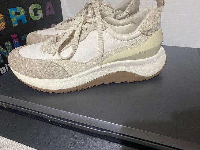 OYSHO. Sneakers