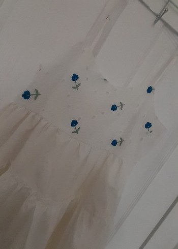 Beyaz cicekli elbise - Görsel 2