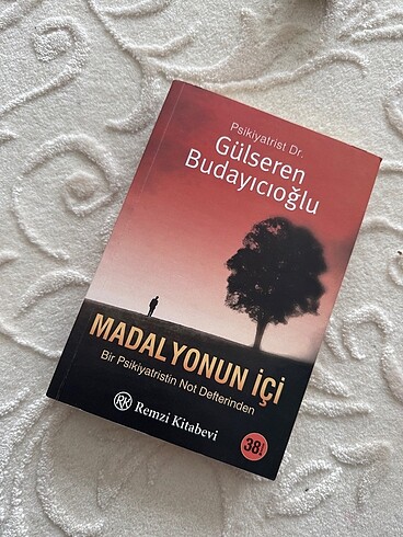 Madalyonun İçi Kitap