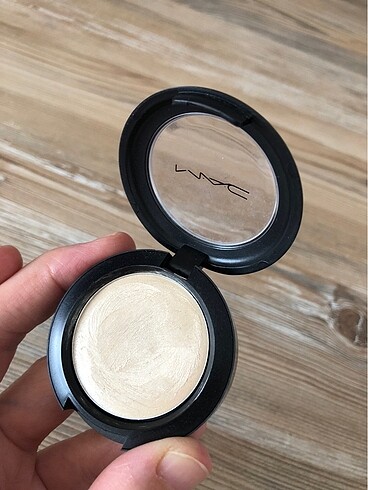 Mac pearl krem aydınlatıcı